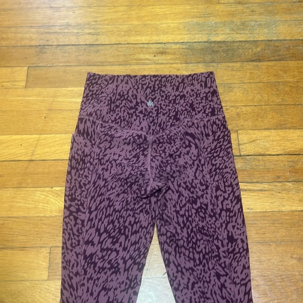 Athleta Salutation Stash Pocket II 7/8th Printed Tights in Mauve, size XS